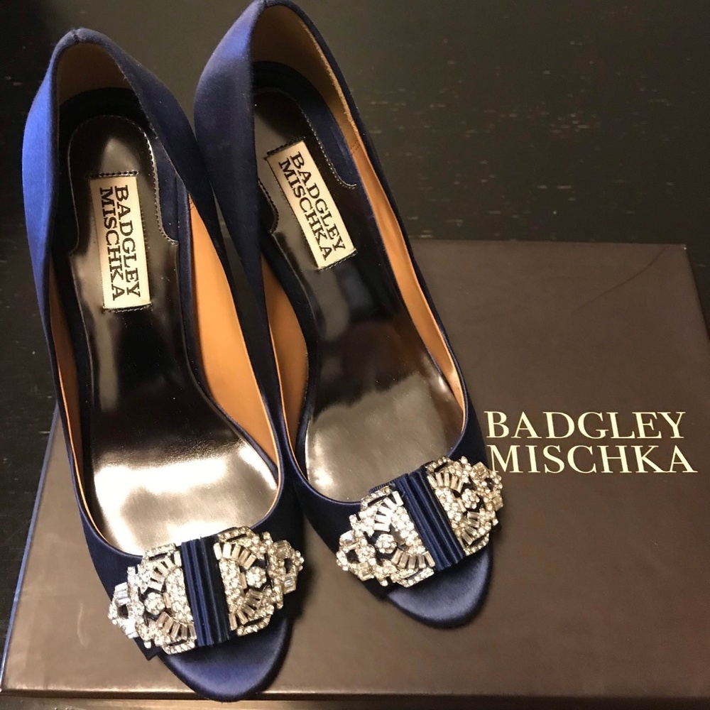 Badgley Mischka Navy Satin Heels Sz 6 - Like New